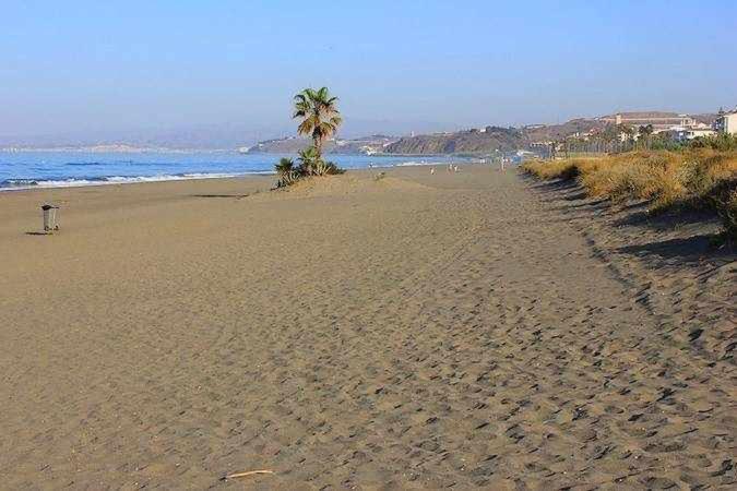Апартаменты A 100M De Playa Piscina Y Todos Los Servicios Торрокс-Коста Экстерьер фото